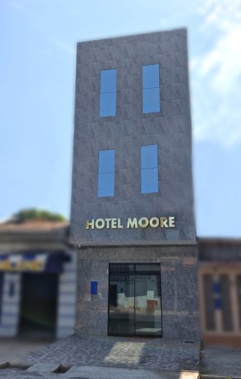 fachada hotel moore